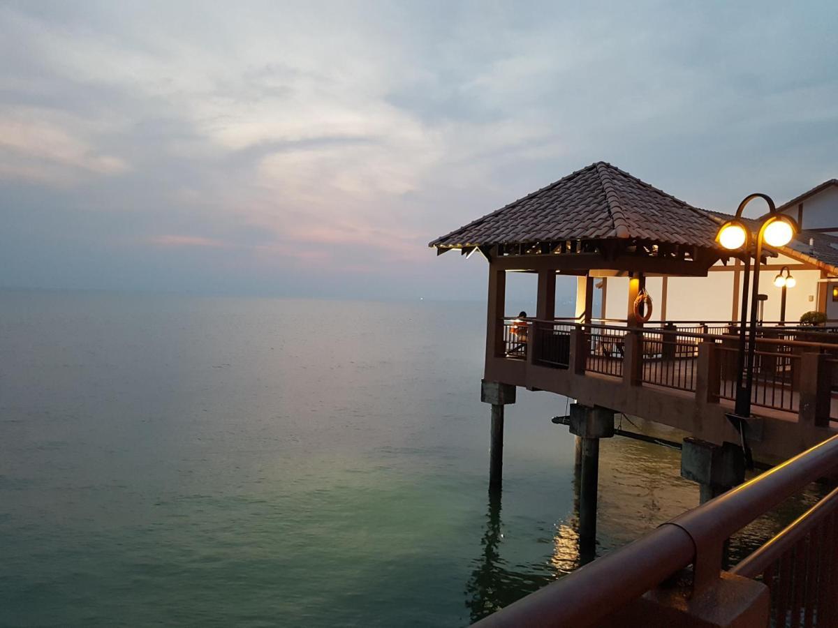 Tokido Private Water Chalet Pd Port Dickson Bagian luar foto
