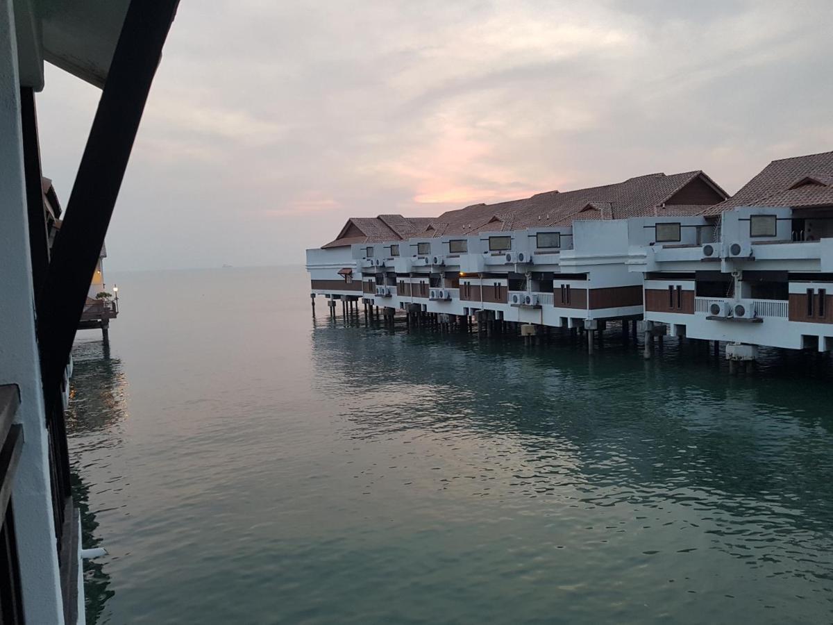 Tokido Private Water Chalet Pd Port Dickson Bagian luar foto